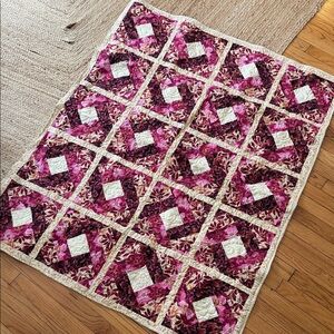 Elegant Patchwork Quilt in Pink and Cream